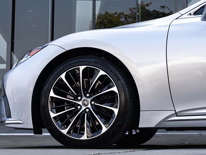 Фото 8 - Lexus LS