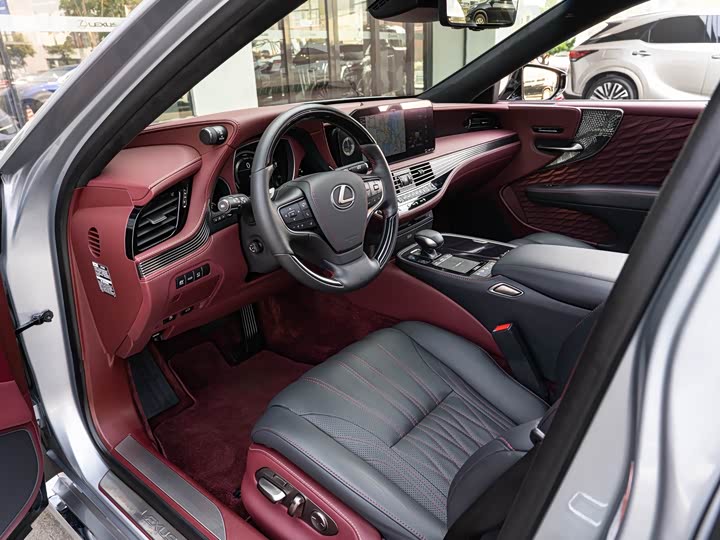 Фото 9 - Lexus LS