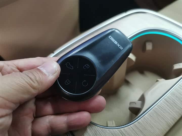 Фото 9 - Exeed Sterra ET