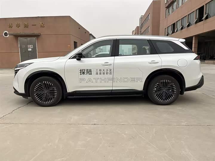 Фото 4 - Nissan Pathfinder