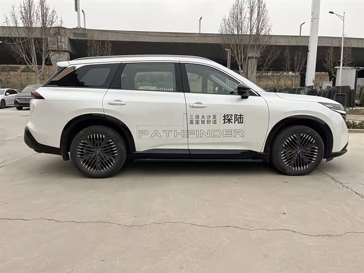 Фото 5 - Nissan Pathfinder