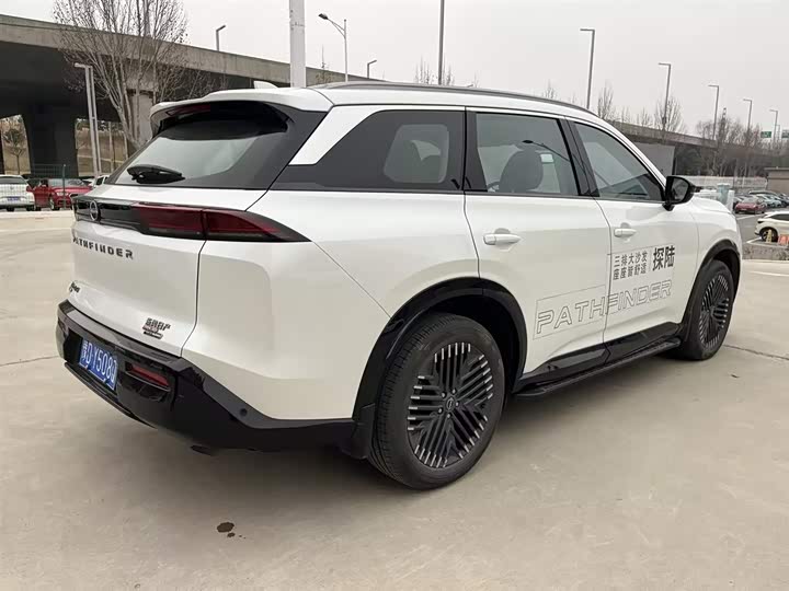 Фото 6 - Nissan Pathfinder