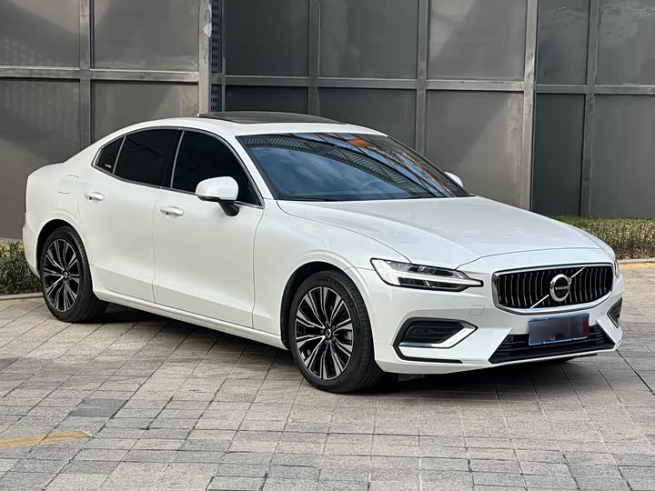 Фото 3 - Volvo S60