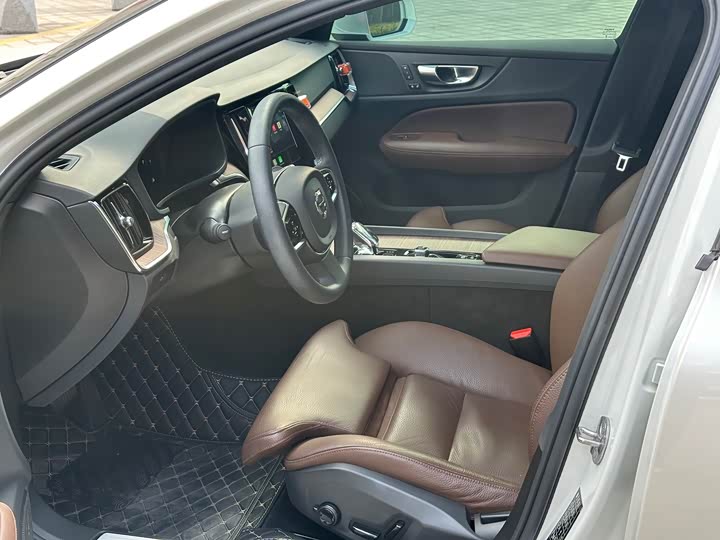 Фото 4 - Volvo S60