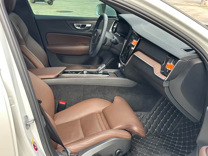 Фото 5 - Volvo S60