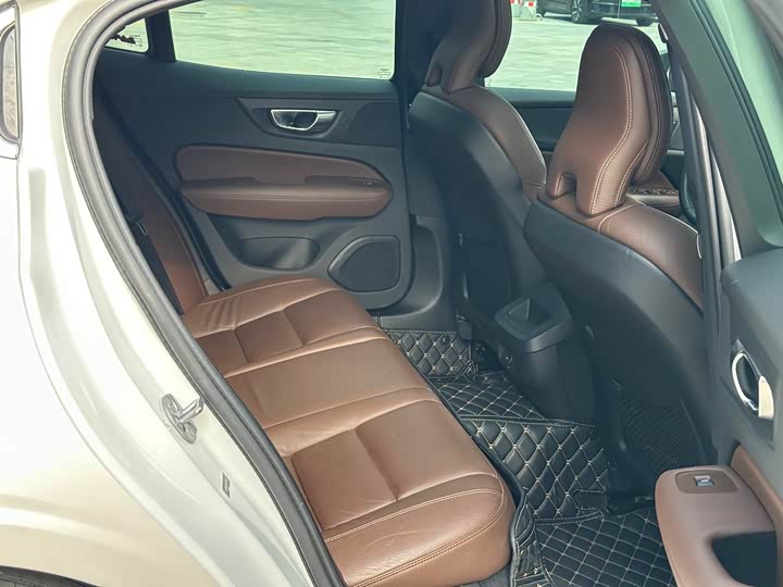 Фото 6 - Volvo S60