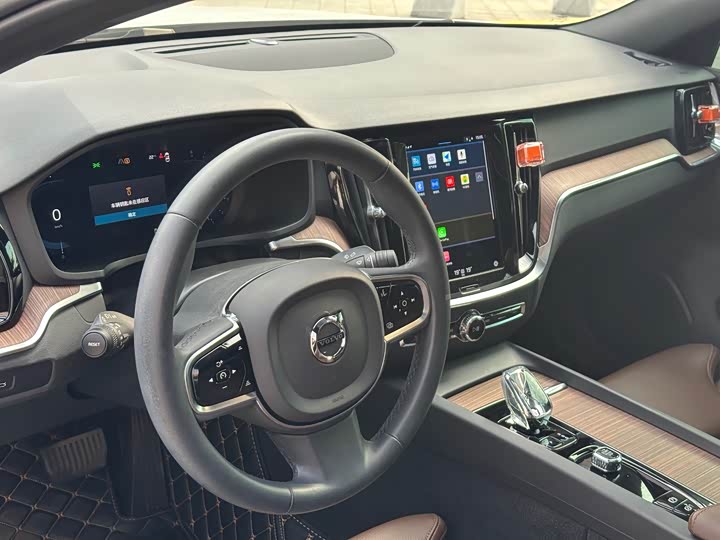 Фото 8 - Volvo S60