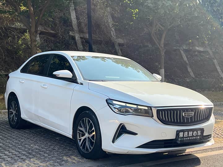 Фото 3 - Geely Emgrand