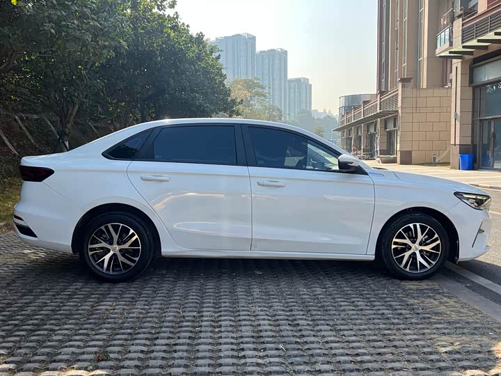 Фото 7 - Geely Emgrand