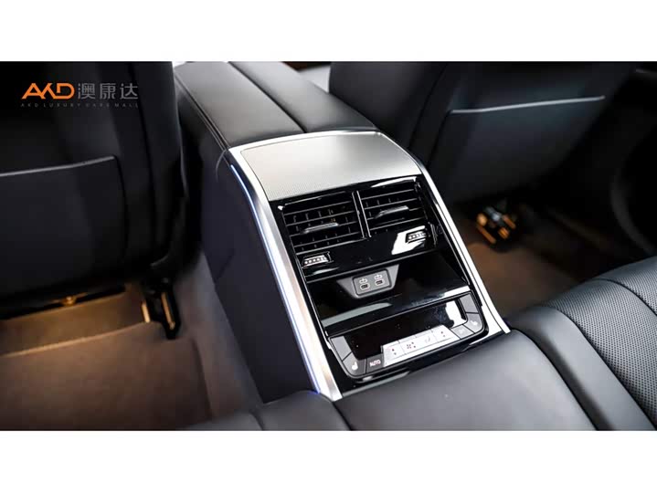 Фото 9 - BMW 8 Series