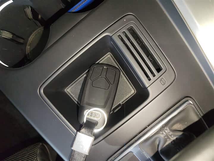 Фото 9 - Audi A4L