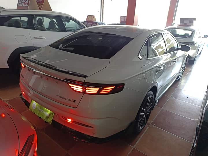 Фото 7 - Geely Preface