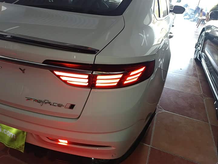 Фото 8 - Geely Preface