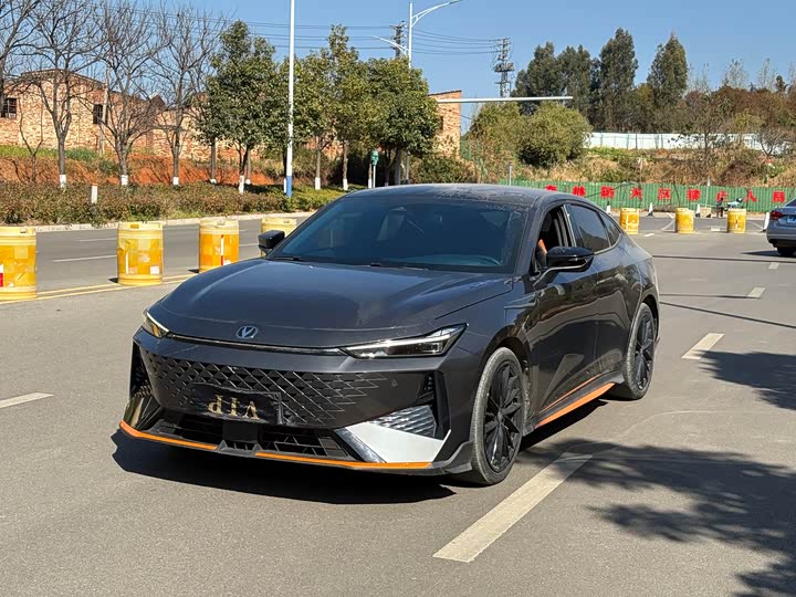 Фото 1 - Changan UNI-V