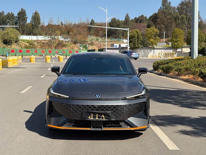 Фото 2 - Changan UNI-V