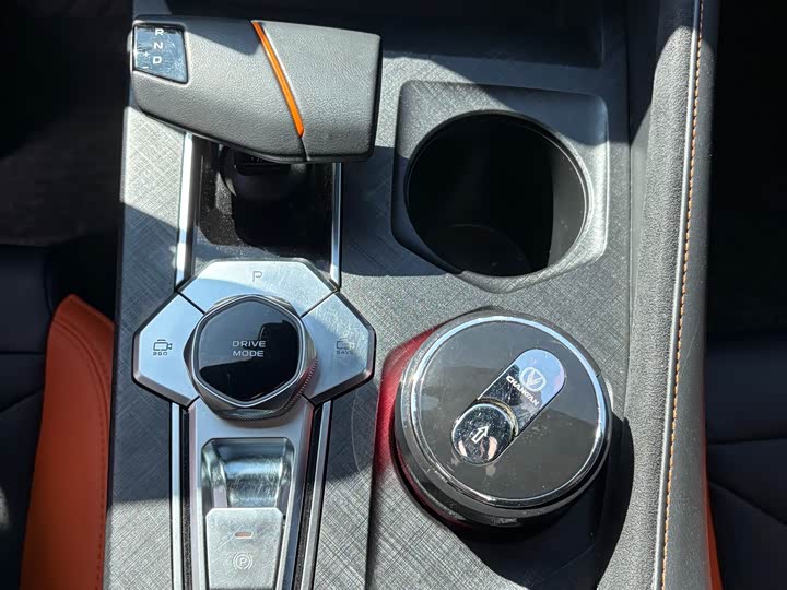 Фото 7 - Changan UNI-V