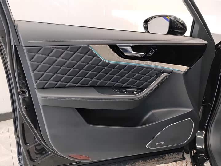 Фото 7 - Hongqi HS5