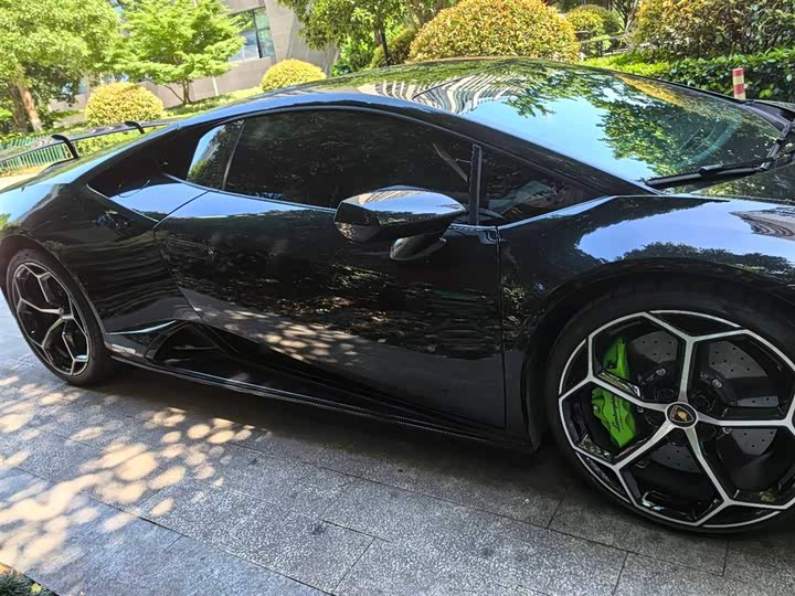 Фото 2 - Lamborghini Huracán