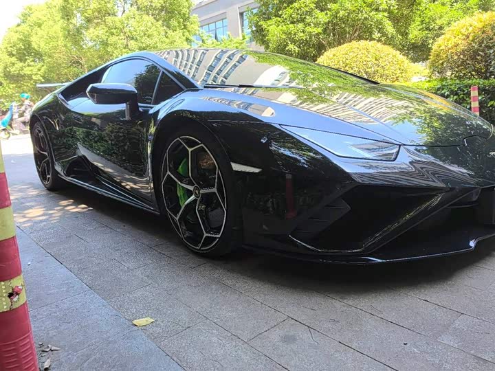 Фото 4 - Lamborghini Huracán
