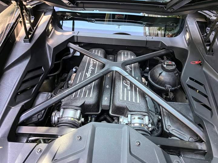 Фото 6 - Lamborghini Huracán