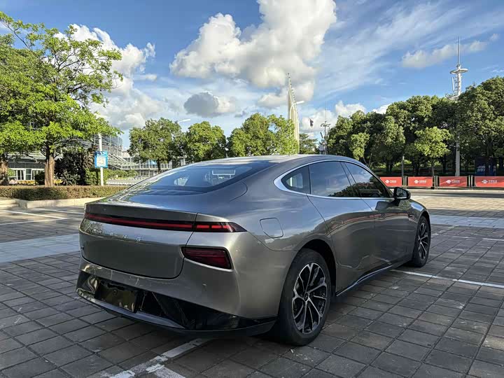 Фото 9 - XPeng P7