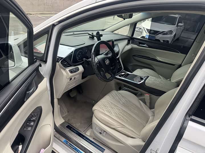 Фото 4 - Buick GL8 ES