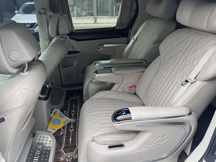 Фото 5 - Buick GL8 ES