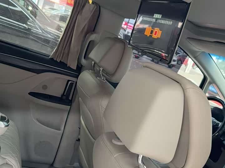 Фото 7 - Buick GL8 ES