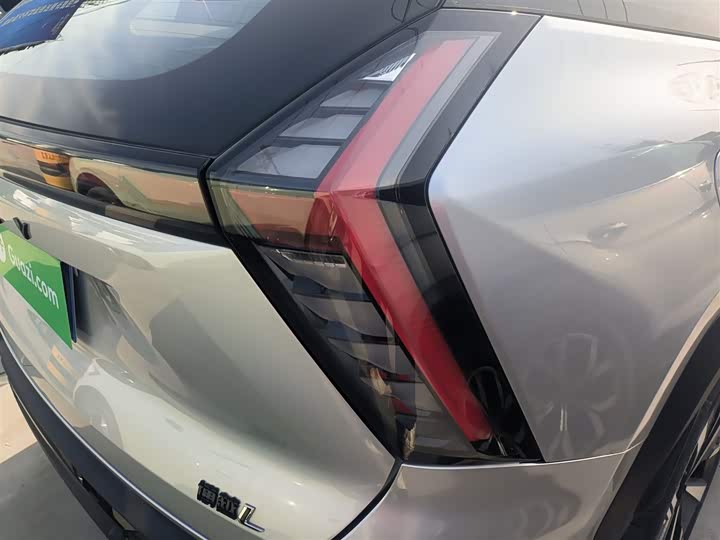 Фото 8 - Geely Atlas L