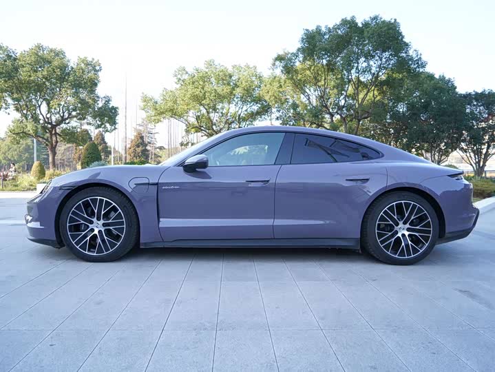 Фото 3 - Porsche Taycan