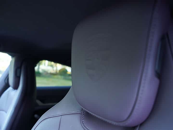 Фото 4 - Porsche Taycan