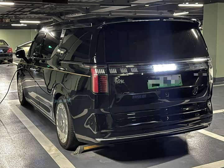 Фото 9 - Zeekr 009