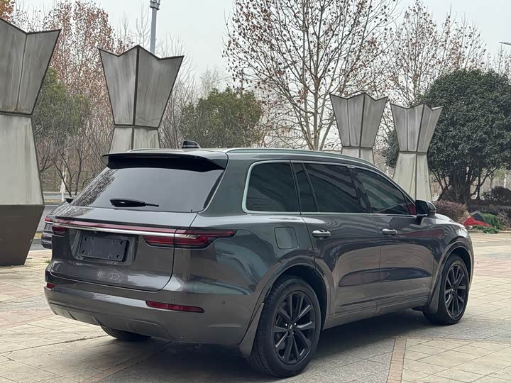 Фото 8 - LiXiang One