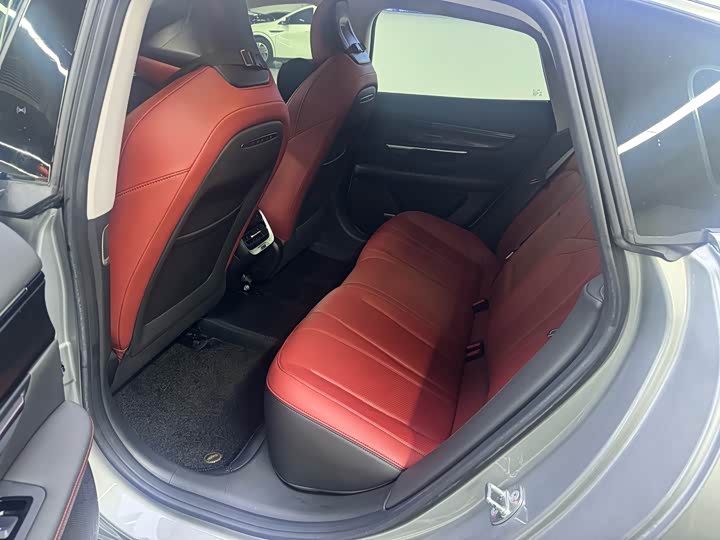 Фото 6 - XPeng P7