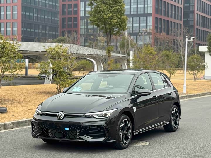 Фото 1 - Volkswagen Golf