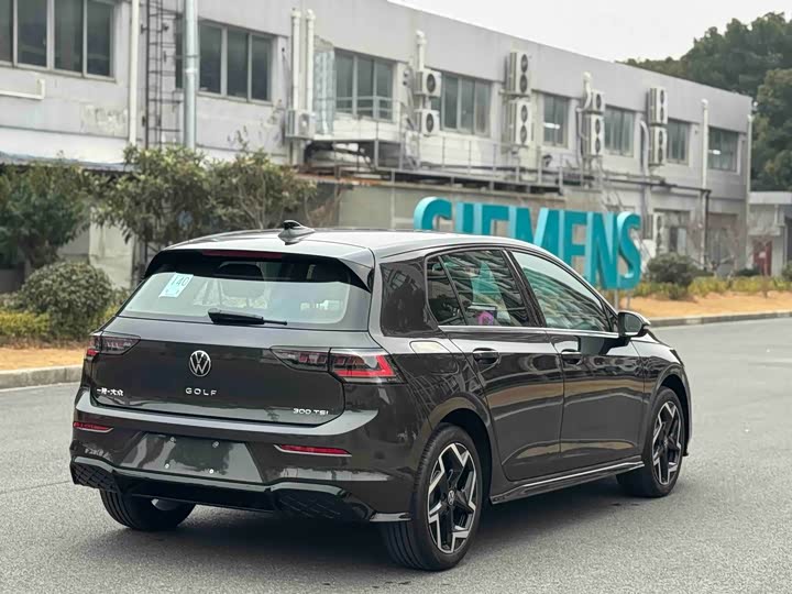 Фото 4 - Volkswagen Golf