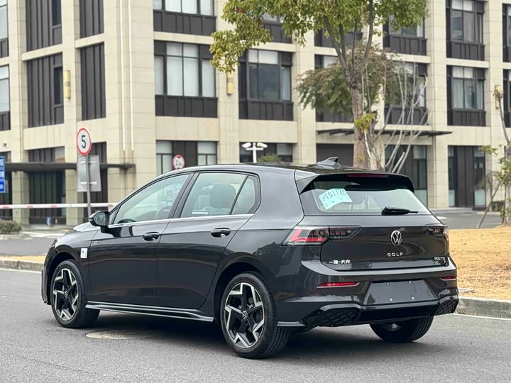 Фото 6 - Volkswagen Golf