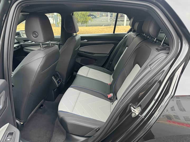 Фото 8 - Volkswagen Golf