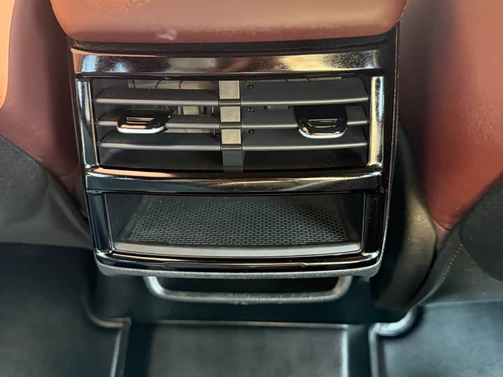 Фото 6 - Geely Monjaro