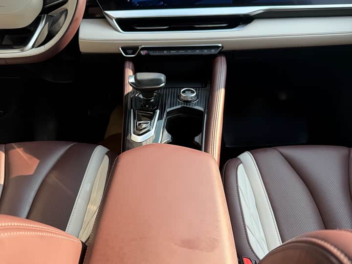 Фото 7 - Geely Monjaro