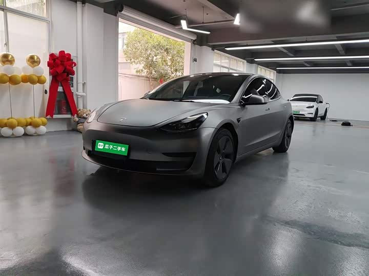 Фото 2 - Tesla Model 3