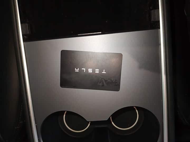 Фото 9 - Tesla Model 3