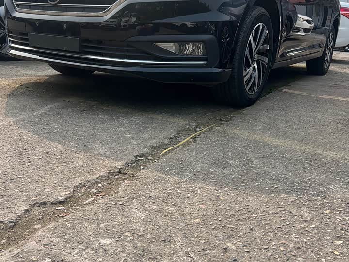 Фото 1 - Volkswagen Lavida