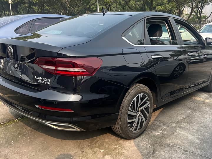 Фото 9 - Volkswagen Lavida