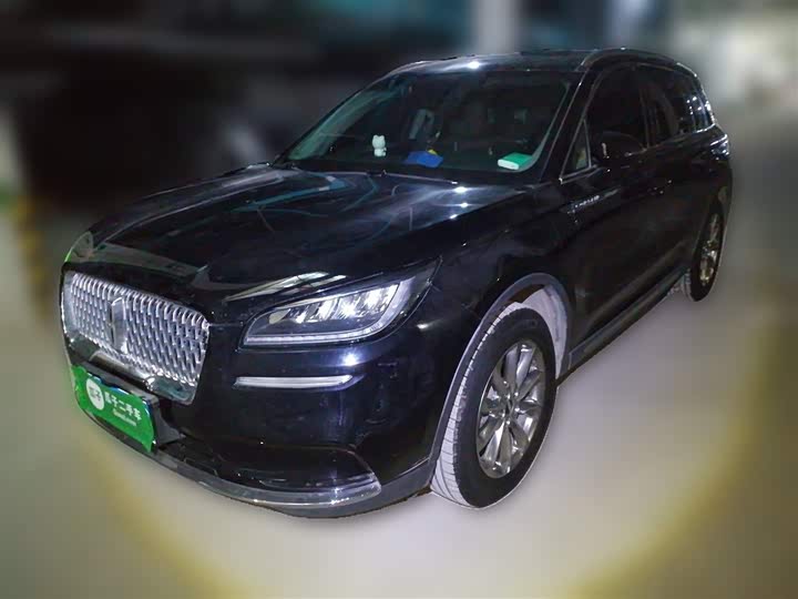 Фото 2 - Lincoln Corsair