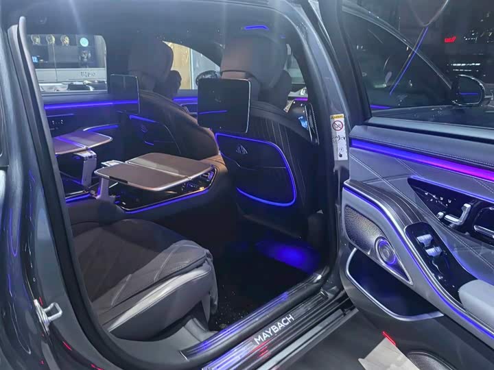 Фото 9 - Mercedes-Benz Maybach S-Class