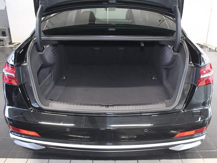 Фото 7 - Audi A6L