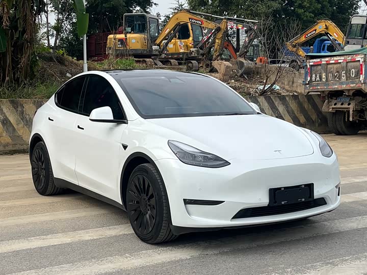 Фото 3 - Tesla Model Y