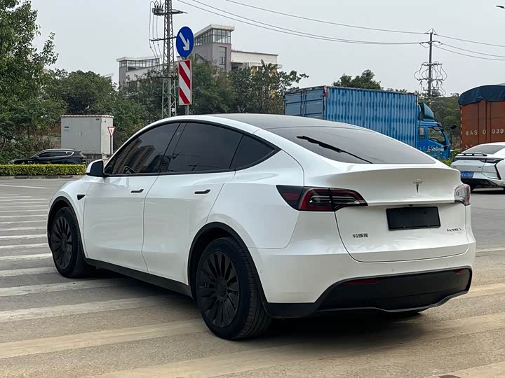 Фото 4 - Tesla Model Y