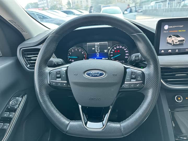 Фото 8 - Ford Escape